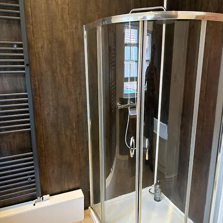The Douglas Sleeps 6 Near Bae Systems * 배로우인퍼니스